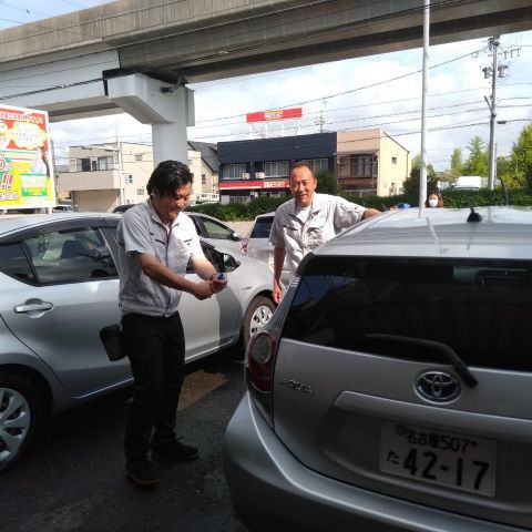 毎週土曜日は朝礼前に営業車の洗車をしてます！ アイキャッチ画像